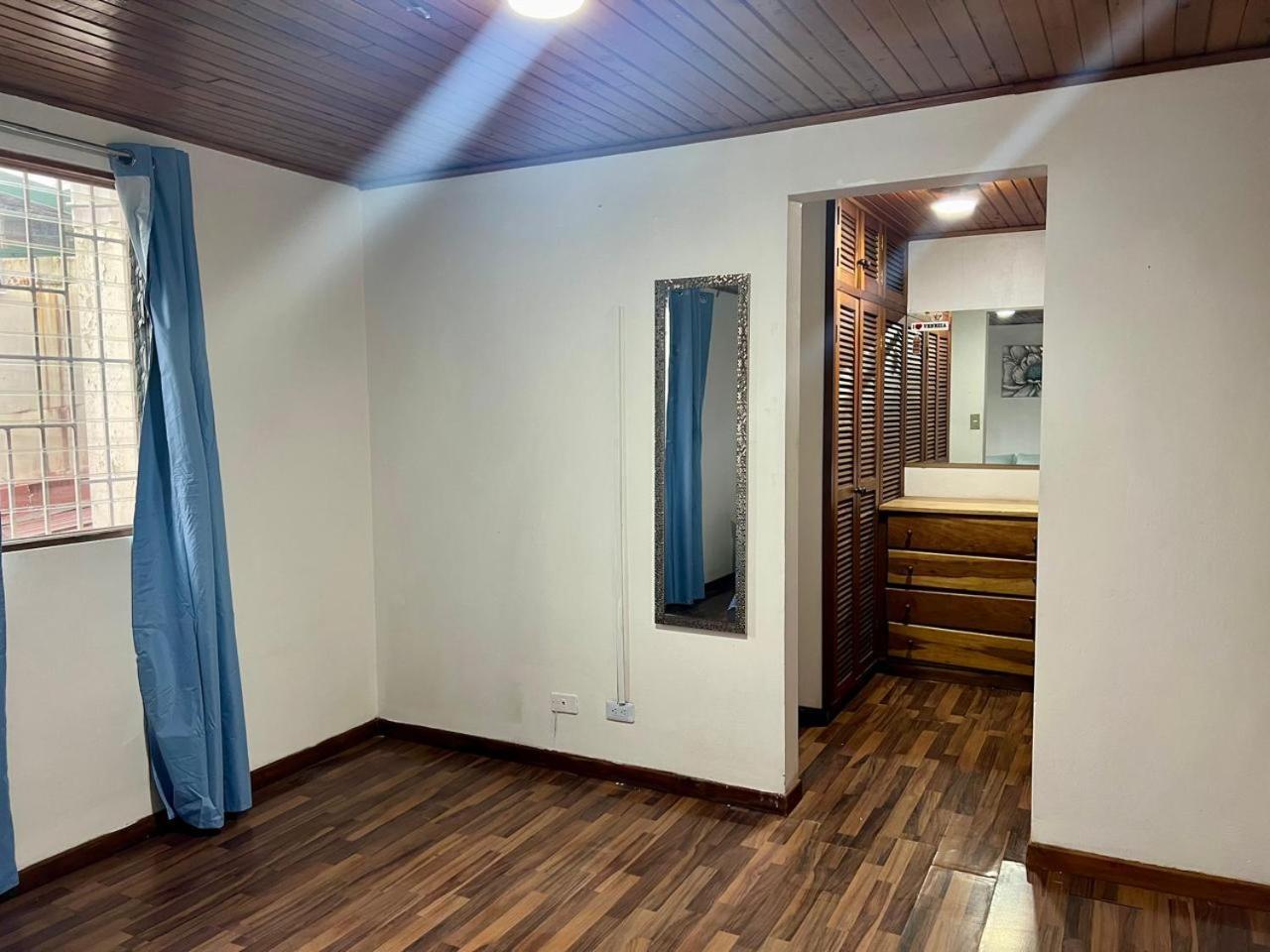 Carolina Hostel Сан-Хосе Экстерьер фото