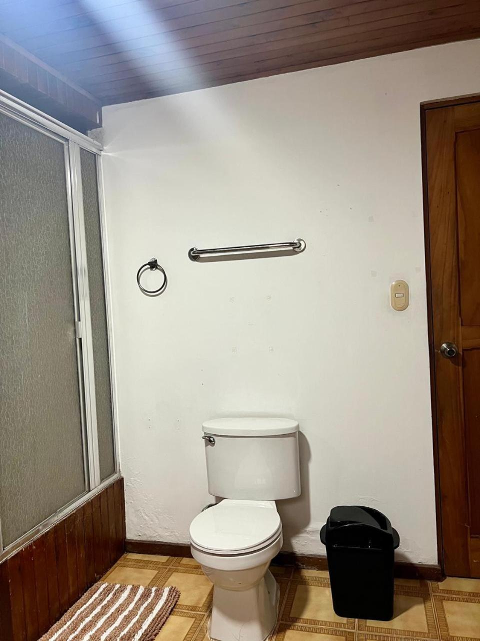Carolina Hostel Сан-Хосе Экстерьер фото